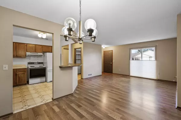 20288 Hunter CT, Lakeville, MN 55044