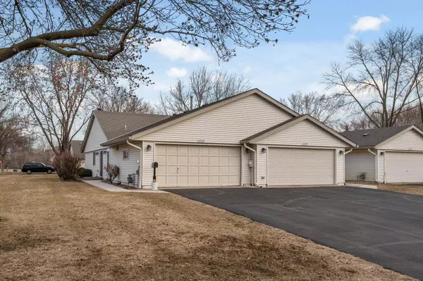 20288 Hunter CT, Lakeville, MN 55044