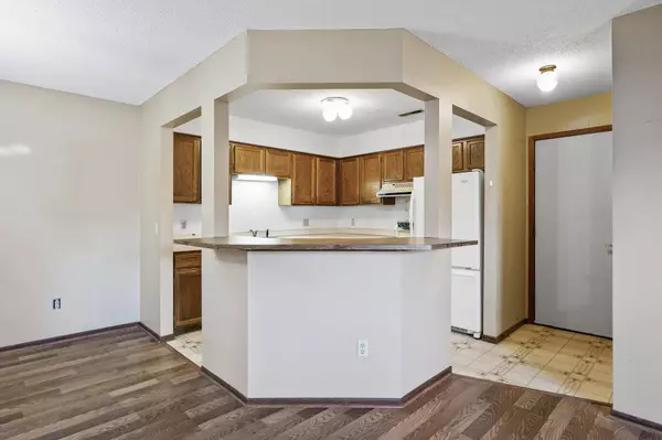 20288 Hunter CT, Lakeville, MN 55044