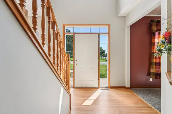 14916 Overlook DR, Savage, MN 55378