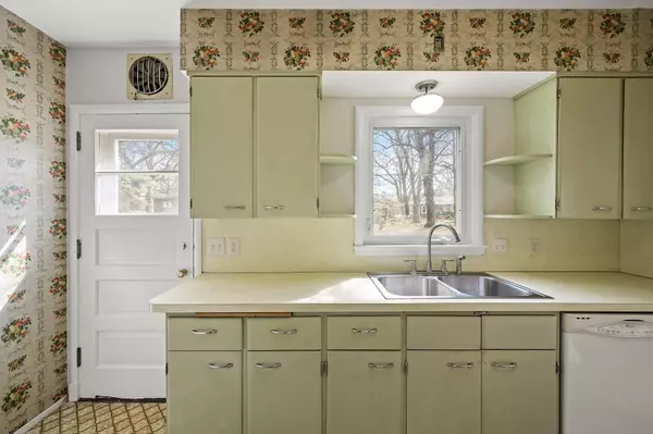 3340 Lee AVE N, Golden Valley, MN 55422