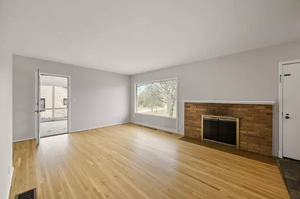 3340 Lee AVE N, Golden Valley, MN 55422