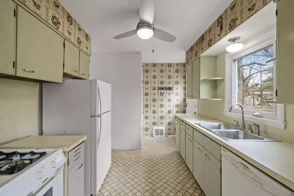 3340 Lee AVE N, Golden Valley, MN 55422