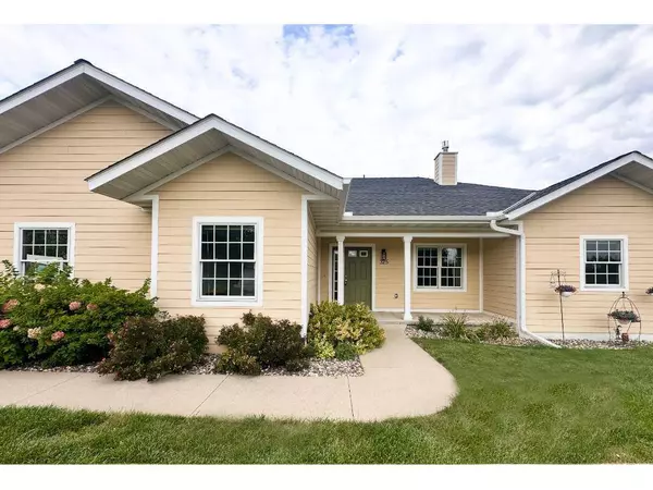 325 Trailstone DR SW, Cokato, MN 55321