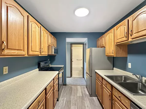 122 Demont AVE E #358, Little Canada, MN 55117