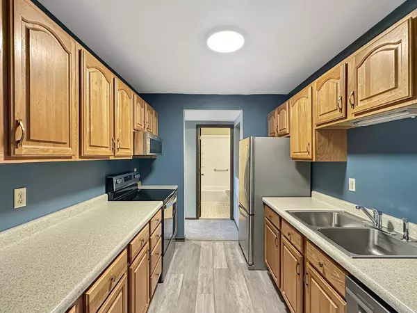 122 Demont AVE E #358, Little Canada, MN 55117