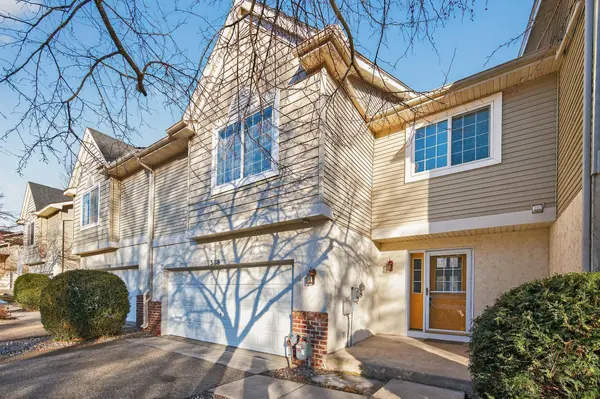 388 Brickyard DR, Chaska, MN 55318