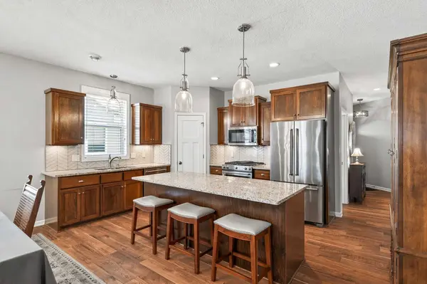 10246 Kittredge Pkwy NE, Albertville, MN 55301