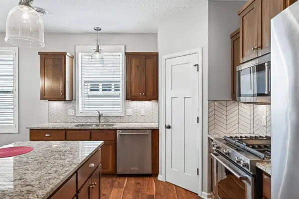 10246 Kittredge Pkwy NE, Albertville, MN 55301