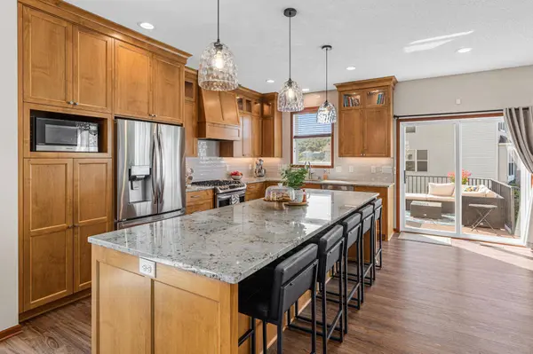 8421 Blazing Star CIR, Shakopee, MN 55379