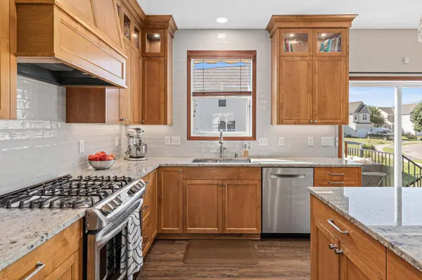 8421 Blazing Star CIR, Shakopee, MN 55379
