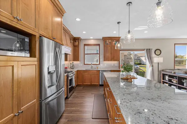 8421 Blazing Star CIR, Shakopee, MN 55379