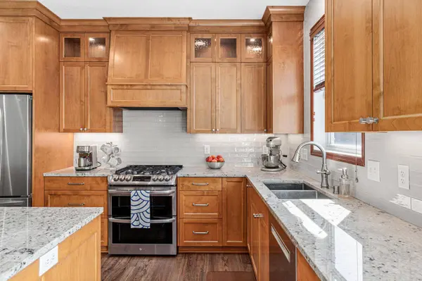8421 Blazing Star CIR, Shakopee, MN 55379