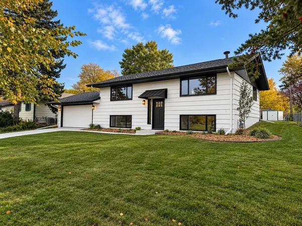 593 Continental DR, New Brighton, MN 55112