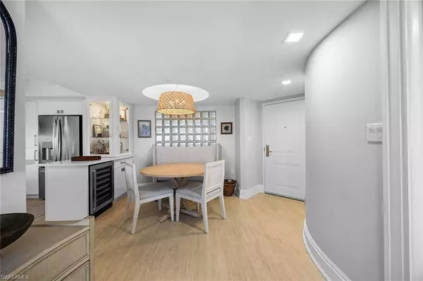 4751 Gulf Shore BLVD N #904, Naples, FL 34103