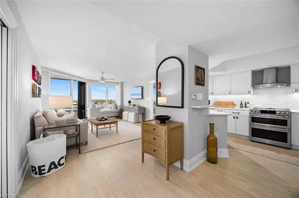 4751 Gulf Shore BLVD N #904, Naples, FL 34103