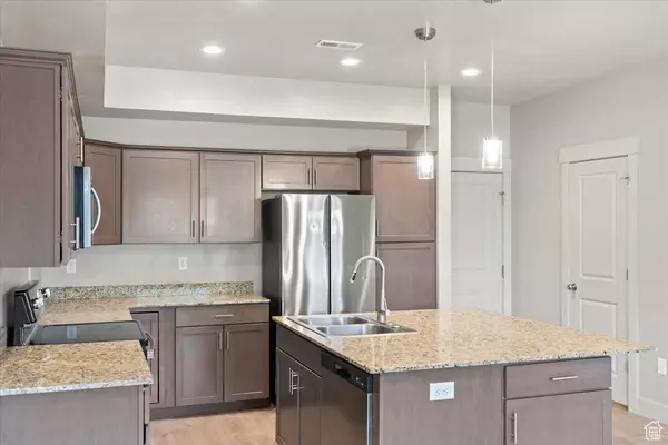 1368 N 250 W, Sunset, UT 84015