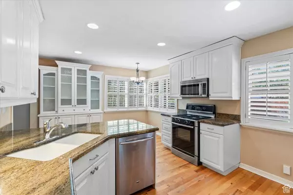 2315 E LYNWOOD DR S, Salt Lake City, UT 84109