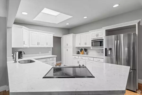 1543 E SPRING RUN DR, Salt Lake City, UT 84117