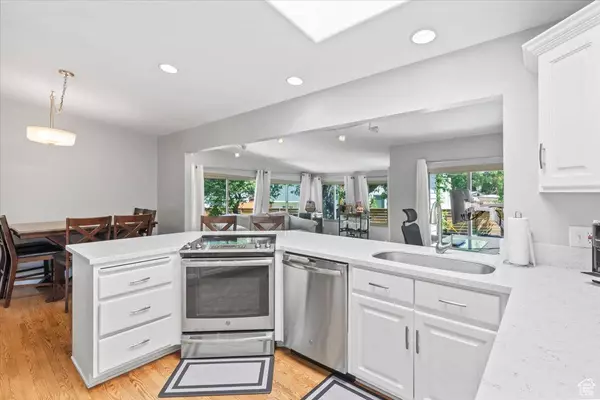 1543 E SPRING RUN DR, Salt Lake City, UT 84117