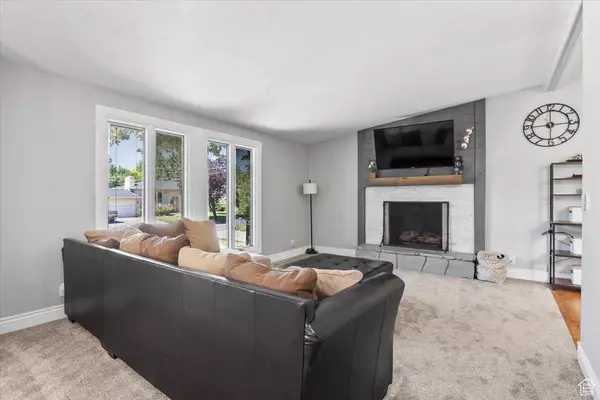 1543 E SPRING RUN DR, Salt Lake City, UT 84117