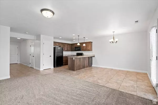 1142 W 2050 S, Syracuse, UT 84075