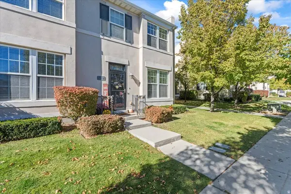 10638 S CAVE RUN LN W, South Jordan, UT 84009