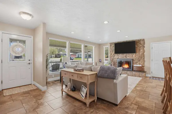 2590 E COUNTRY AVE, Cottonwood Heights, UT 84121