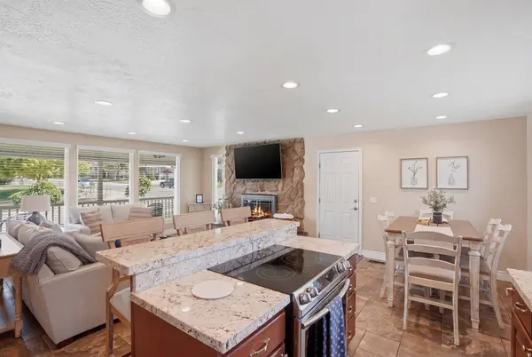 2590 E COUNTRY AVE, Cottonwood Heights, UT 84121