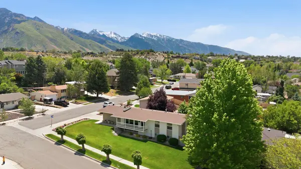 2590 E COUNTRY AVE, Cottonwood Heights, UT 84121