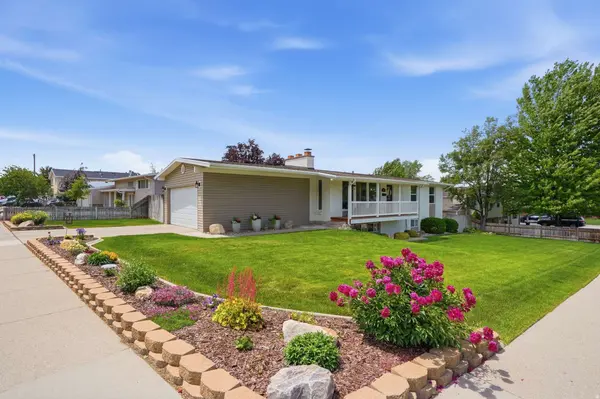 2590 E COUNTRY AVE, Cottonwood Heights, UT 84121