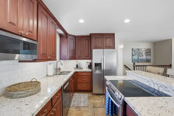 2590 E COUNTRY AVE, Cottonwood Heights, UT 84121