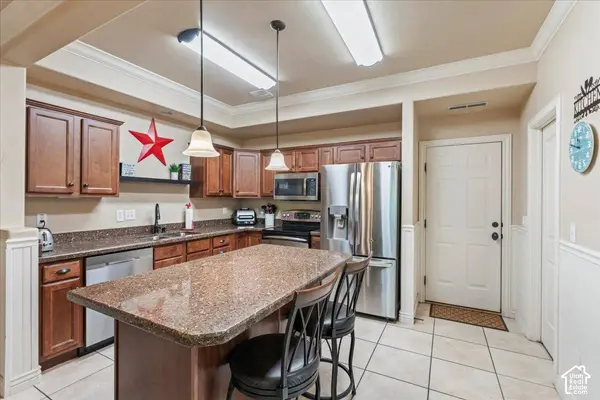 10638 S CAVE RUN LN, South Jordan, UT 84009