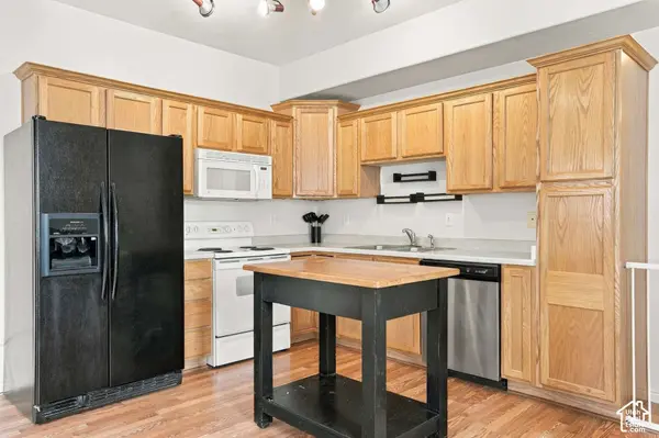 6678 S PINES POINT WAY, West Jordan, UT 84084