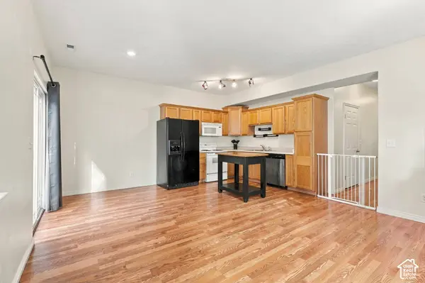 6678 S PINES POINT WAY, West Jordan, UT 84084