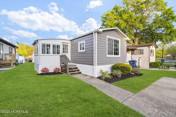 13 Deerbrook Boulevard, North Brunswick, NJ 08902