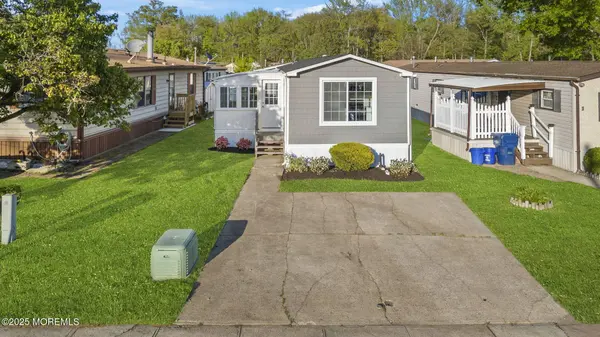 13 Deerbrook Boulevard, North Brunswick, NJ 08902