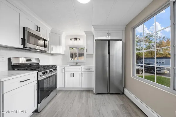 13 Deerbrook Boulevard, North Brunswick, NJ 08902