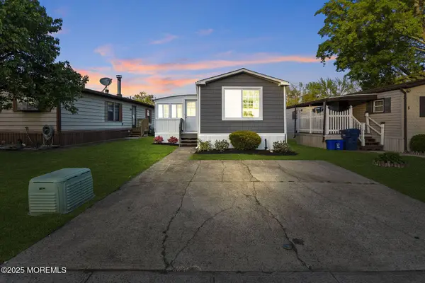 13 Deerbrook Boulevard, North Brunswick, NJ 08902