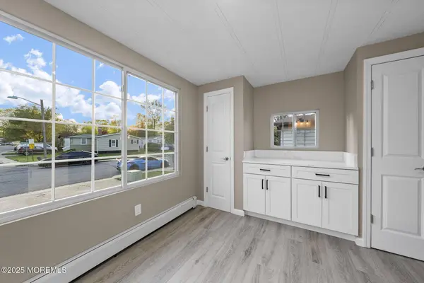 13 Deerbrook Boulevard, North Brunswick, NJ 08902