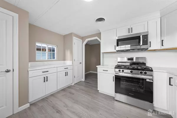 13 Deerbrook BLVD, North Brunswick, NJ 08902