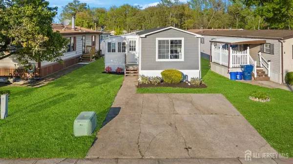 13 Deerbrook BLVD, North Brunswick, NJ 08902