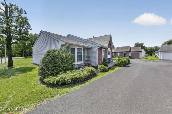 33 Carnaby Close, Freehold, NJ 07728
