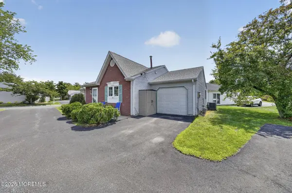 33 Carnaby Close, Freehold, NJ 07728