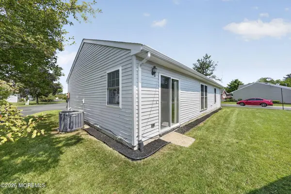 33 Carnaby Close, Freehold, NJ 07728
