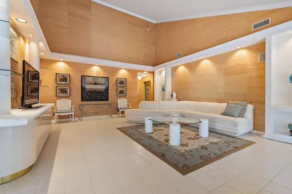 104 Sand Pine DR, Jupiter, FL 33477