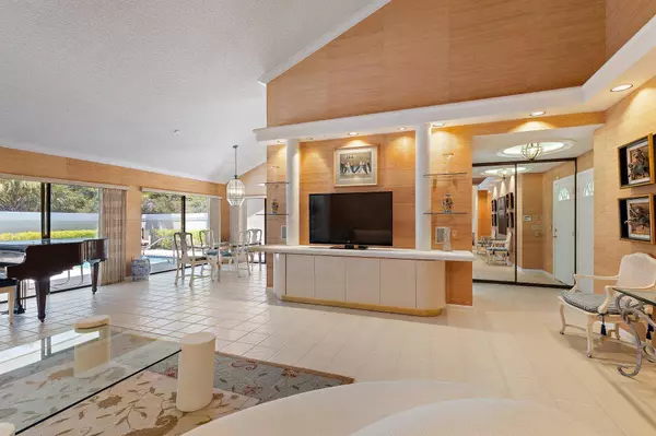 104 Sand Pine DR, Jupiter, FL 33477