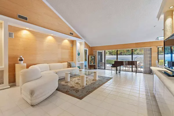 104 Sand Pine DR, Jupiter, FL 33477