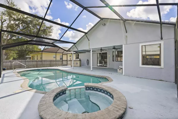 471 SE Ron Rico TER, Port Saint Lucie, FL 34983