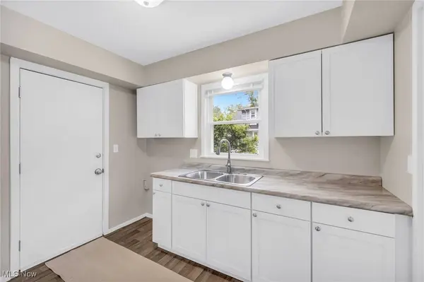 180 Glenn ST, Barberton, OH 44203